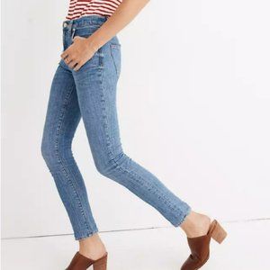 9" Mid-Rise Skinny Jeans in Comfort Stretch: Eco Edition